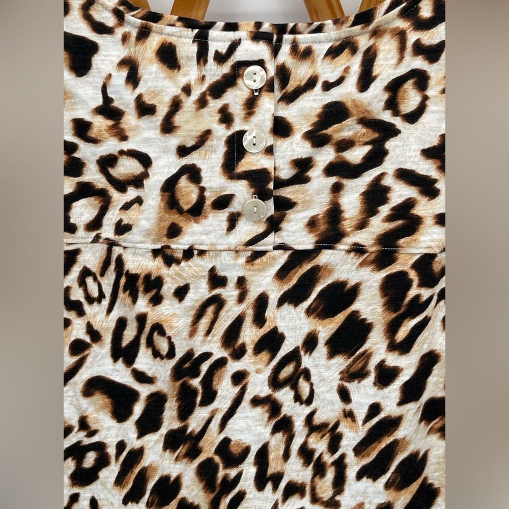 ⭐️Chico’s Leopard Print Short Sleeve Top - Picture 9 of 12